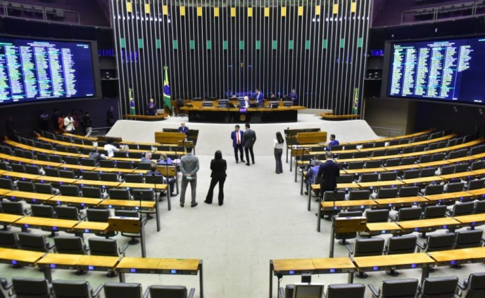 Câmara aprova projeto que aumenta pena para o registro não autorizado da intimidade sexual; acompanhe