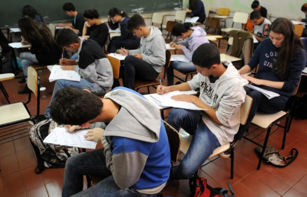 Novo Ensino Médio: relatora recomenda aumentar carga horária de formação geral