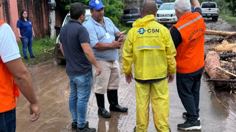 Forte chuva mata casal de idosos em Angra; há mais de 300 desabrigados