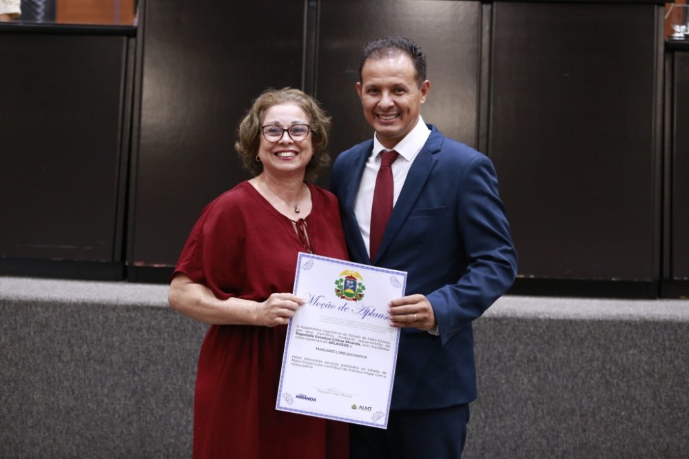 Sessão especial homenageia personalidades de diversas áreas