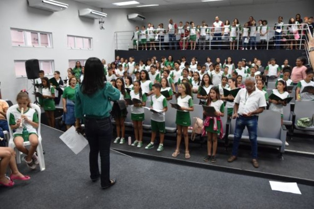 Estudantes da rede pública municipal fazem apresentação especial na Praça Alencastro