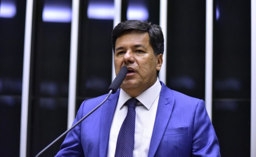 Aprovada urgência para projeto que redefine diretrizes do ensino médio; acompanhe