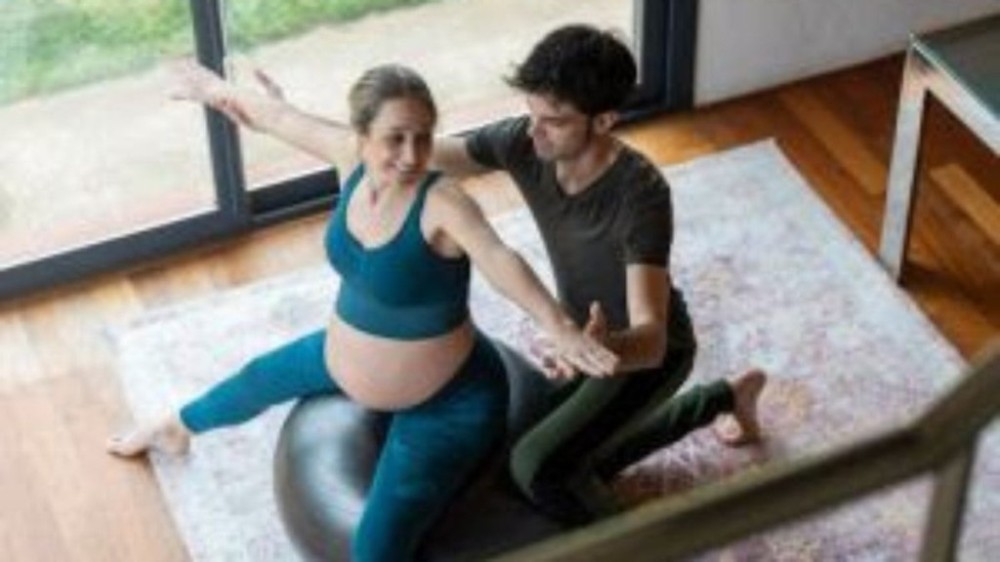 Pilates para gestante ajuda em fases da gravidez, parto e pós-parto