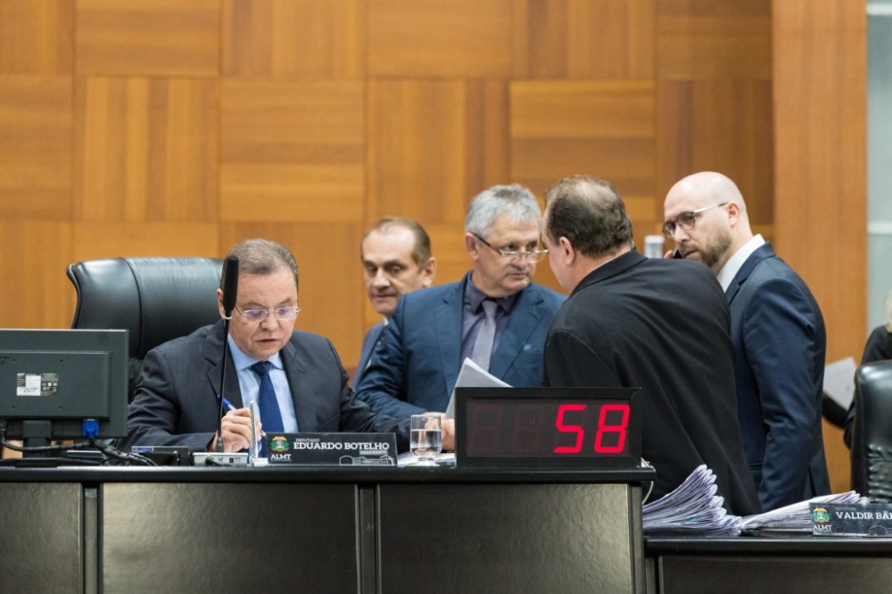 Assembleia Legislativa aprova PLC que trata da jornada de trabalho de servidores