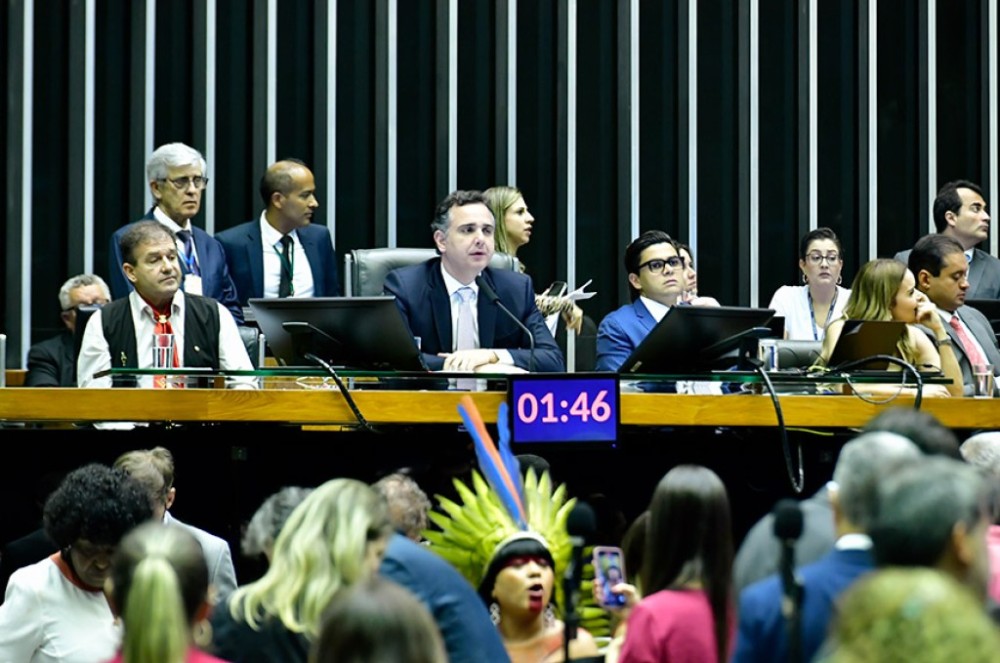 Congresso derruba veto ao marco temporal para terras indígenas