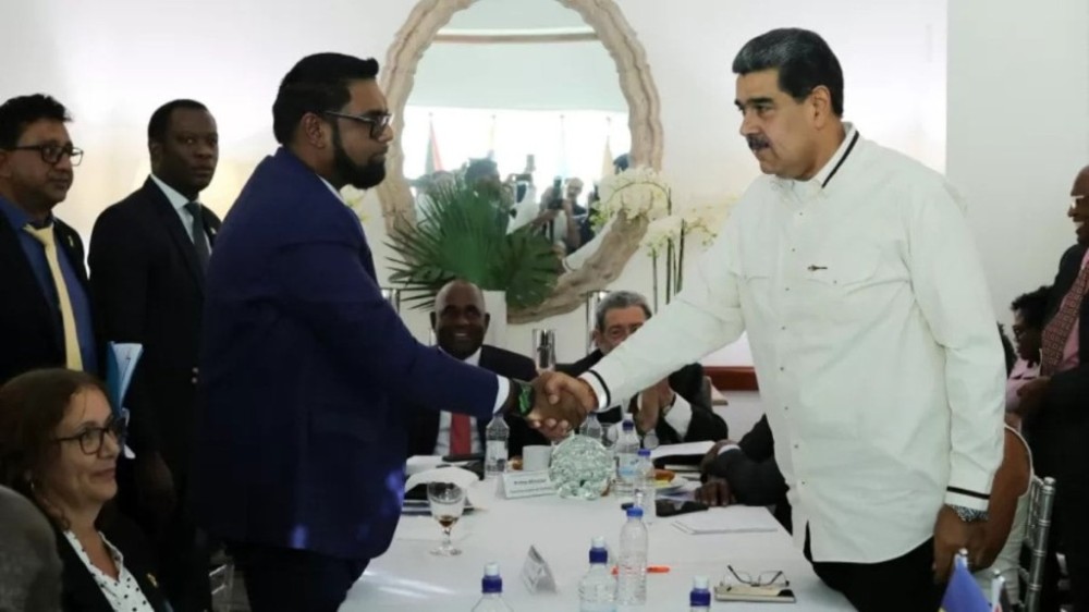 Essequibo: Maduro prega diálogo após reunião com presidente da Guiana