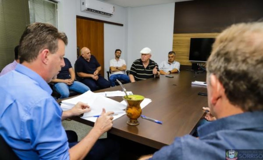 Prefeitura e Associação de Produtores do Barreiro assinam termo de fomento das Rodovias do Barreiro