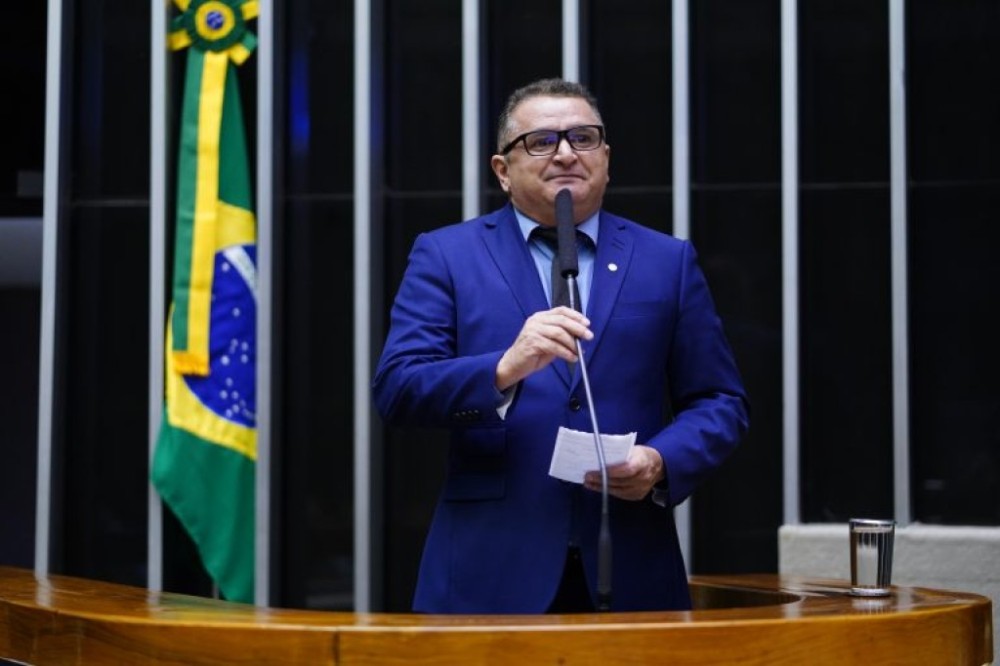 Comissão aprova projeto que garante oferta de equipamentos para educação digital em escolas públicas