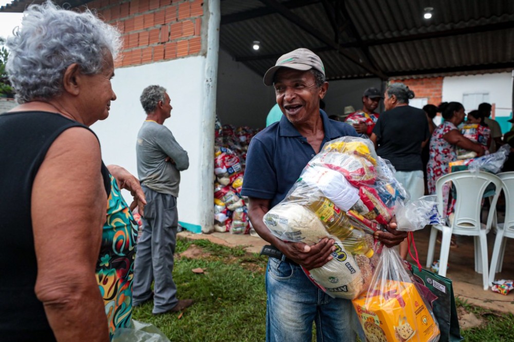 Moradores do Rio da Casca recebem doações natalinas e lembram ações estruturantes articuladas pela primeira-dama de MT