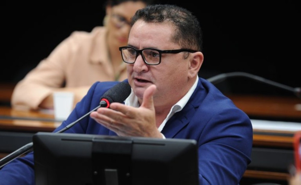 Comissão aprova acesso de escolas comunitárias e confessionais a programas do MEC