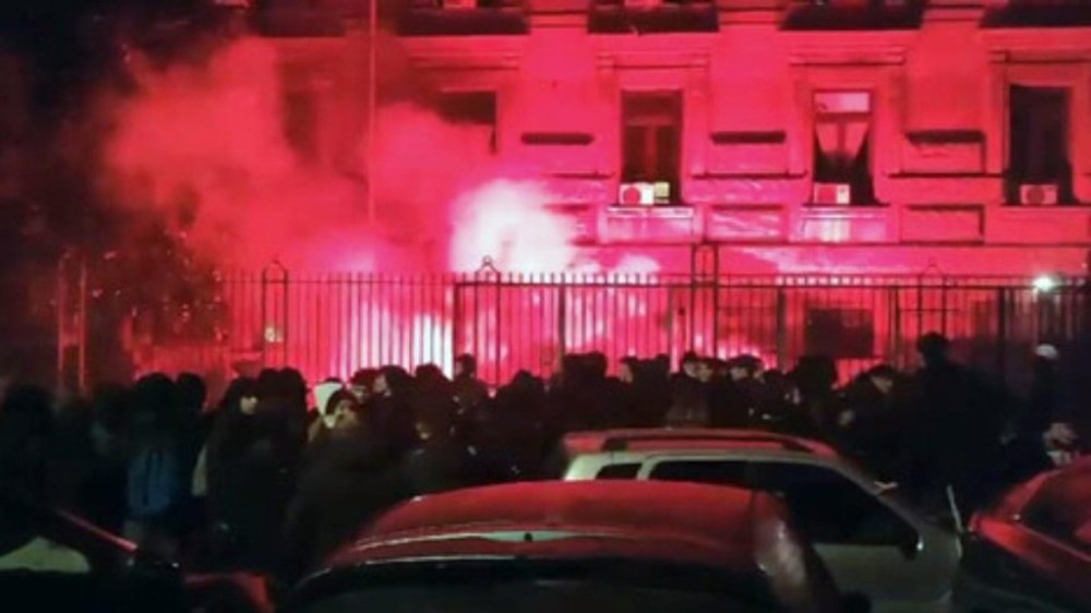 Protesto de estudantes termina em confusão em Roma