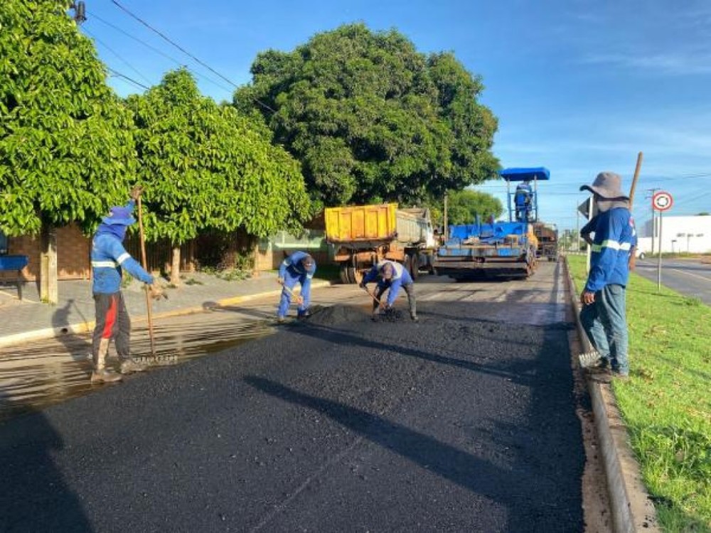 Prefeitura intensifica obras de recapeamento da Avenida Claudino Frâncio, Jardim Aurora e Jardim Europa