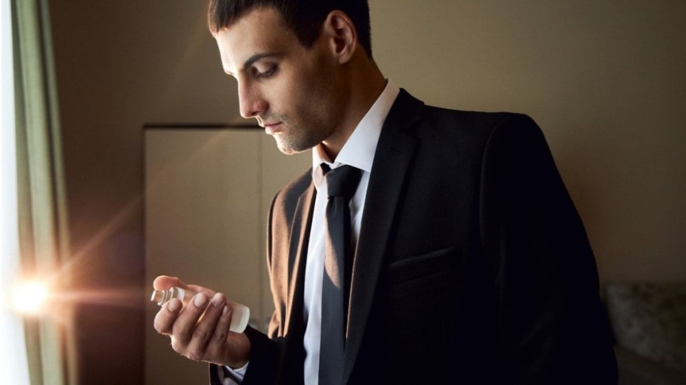Perfume Kouros vale a pena? Saiba os pontos positivos e negativos da fragrância