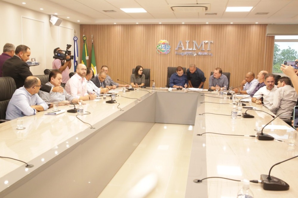 Assembleia aprecia contas do governo e orçamento da segunda-feira (08)