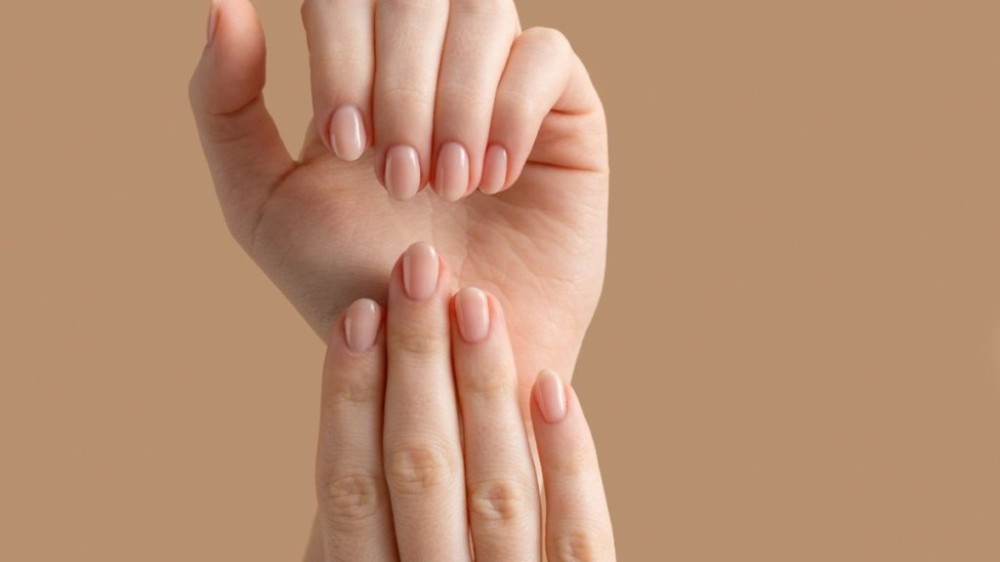 9 cores de esmaltes para unhas curtas elegantes