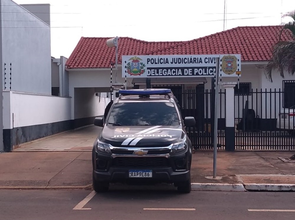 Dupla é presa em flagrante por autoria de homicídio de mulher encontrada em lavoura no interior