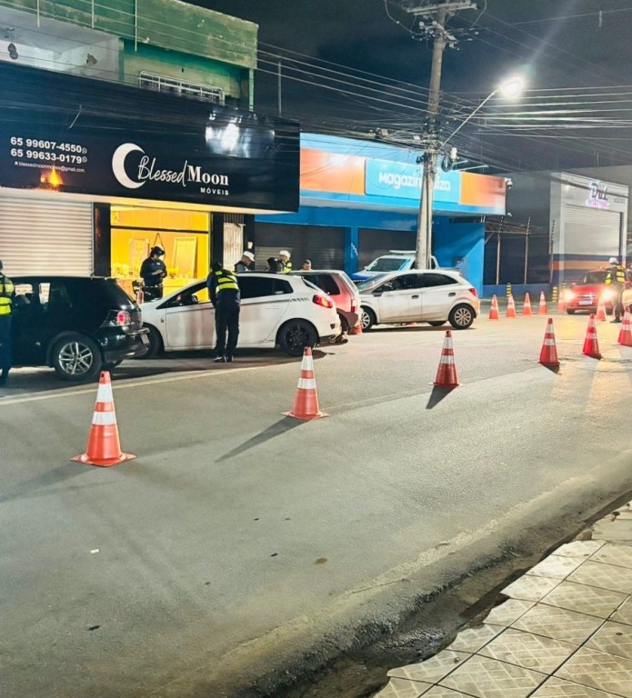 Fiscalização da Lei Seca prende 16 motoristas e remove 85 veículos na madrugada deste sábado (13)