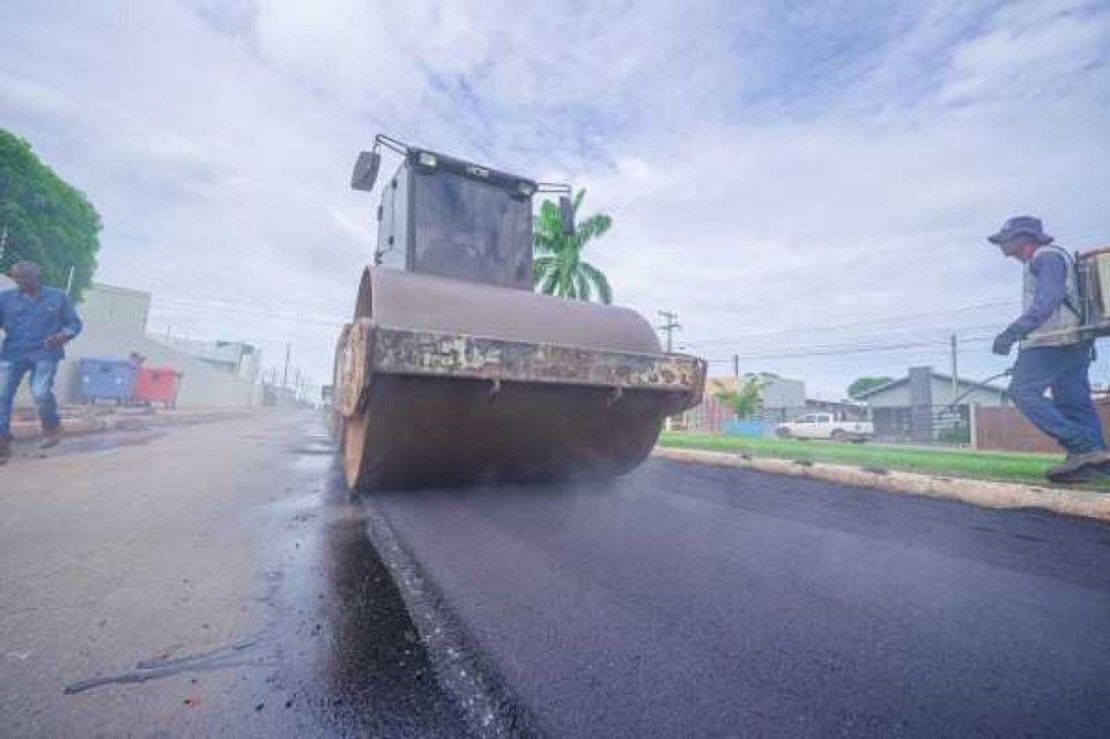 Equipe da Secretaria de Obras trabalha na recuperação da Dall Alba