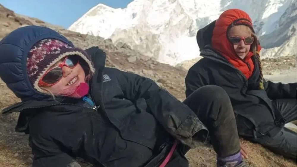 Quem é a menina que bateu recorde mundial ao subir o Evereste aos 4 anos de idade?