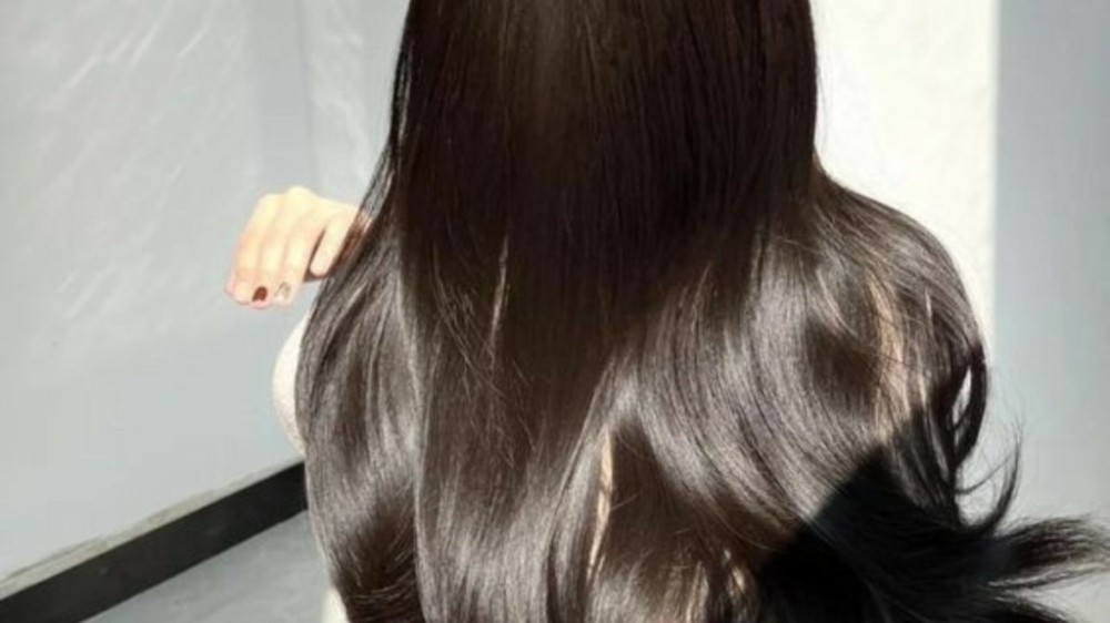 Glossy hair: saiba como conquistar o cabelo que é tendência do momento