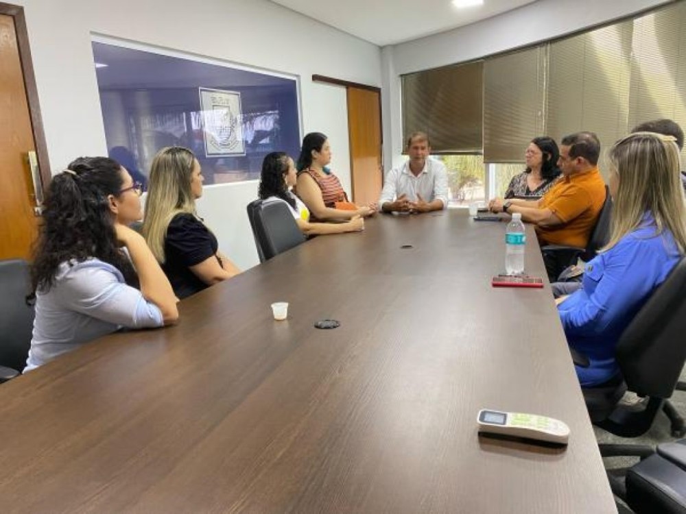 Retomada de obras de escolas estaduais pauta reunião na Prefeitura