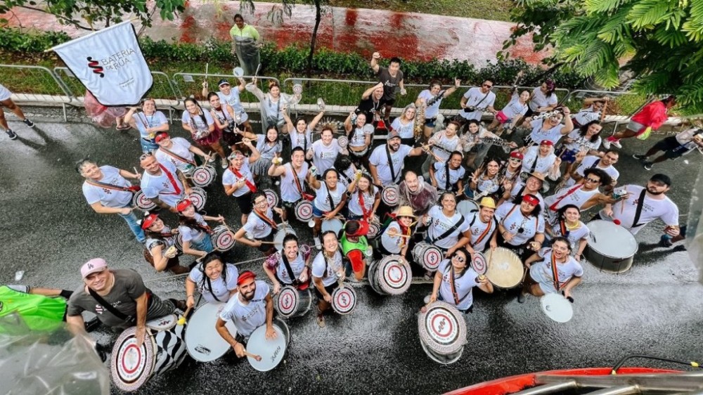 Academia de Bateria de Rua faz 'formatura' no Carioca Club