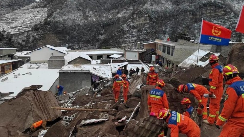 China: deslizamento de terra deixa ao menos 47 pessoas soterradas