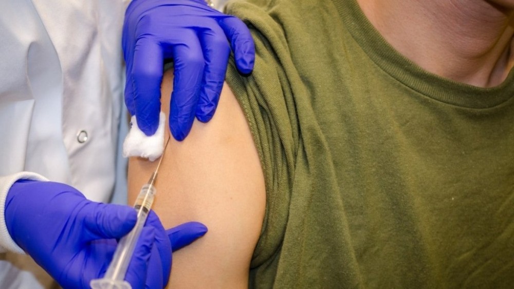Vacina contra a dengue: saiba quem pode tomar e como funciona