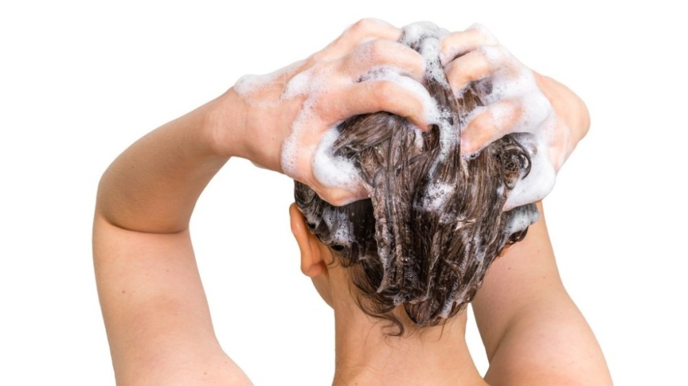 Shampoo antiqueda: veja 4 produtos para tratar a queda de cabelo