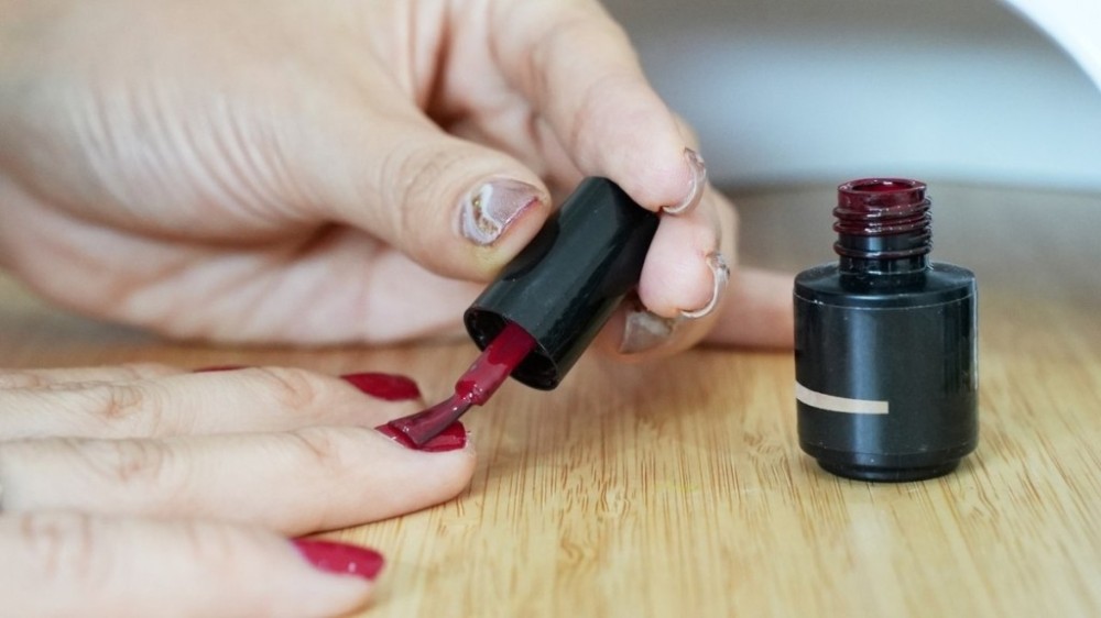 Como pintar unhas sem borrar: passo a passo completo