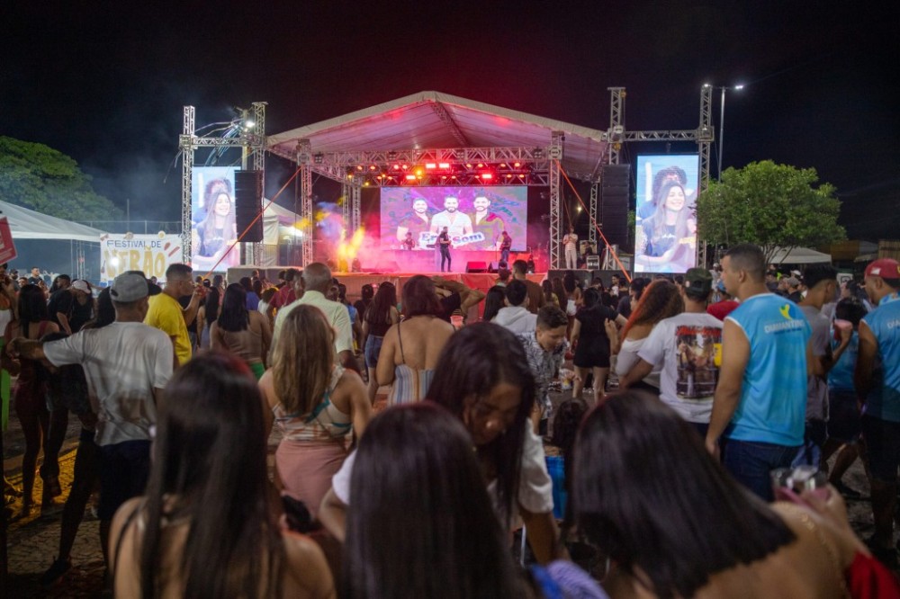 Primeiro dia do Festival de Verão 2024 de Diamantino foi marcado por muita música, alegria e a presença das famílias diamantinenses