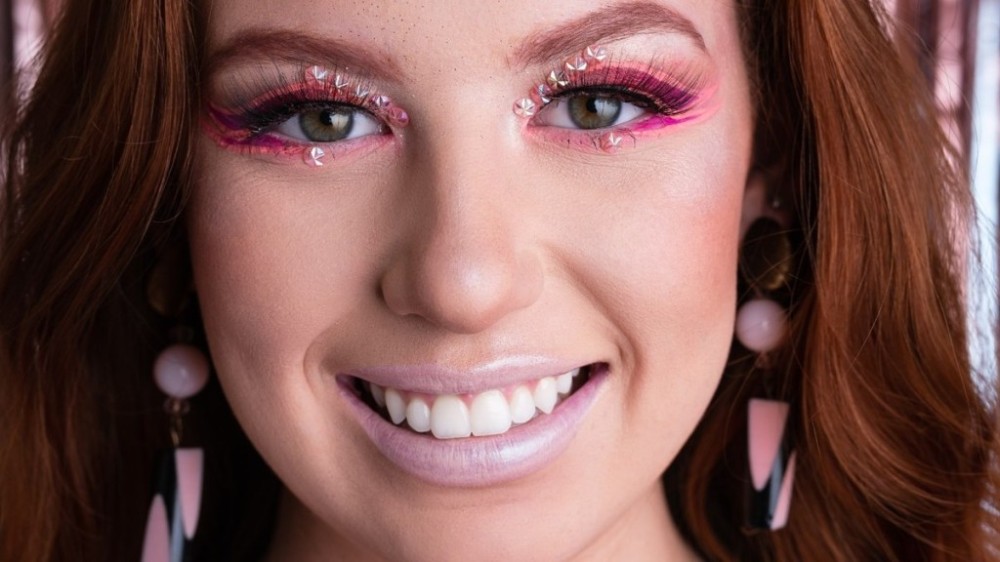 3 dicas para fazer a sua maquiagem durar mais nos blocos de Carnaval
