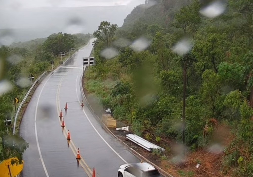 Tráfego na MT-251 no Portão do Inferno é interrompido por causa das chuvas nesta quinta-feira (08)