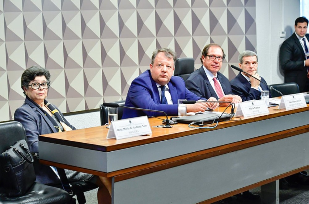 Código Civil: comissão de juristas recebe ministro argentino e apresenta relatório