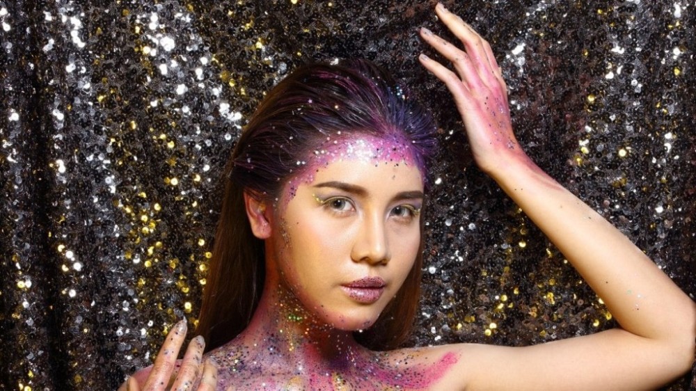 Glitter no cabelo: veja dicas de como usar a grande tendência do Carnaval