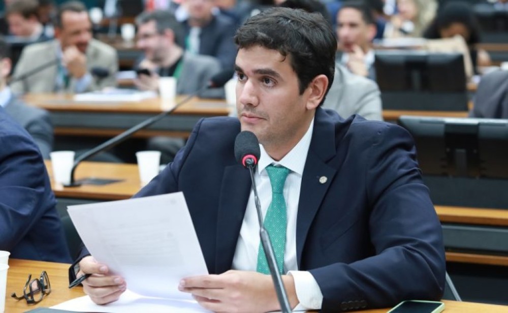 Projeto dispensa padres e pastores de pagar impostos sobre valores recebidos de instituições religiosas