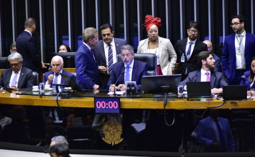 Câmara aprova urgência para projeto que obriga os governos a publicar listas de pacientes à espera de cirurgias eletivas no SUS