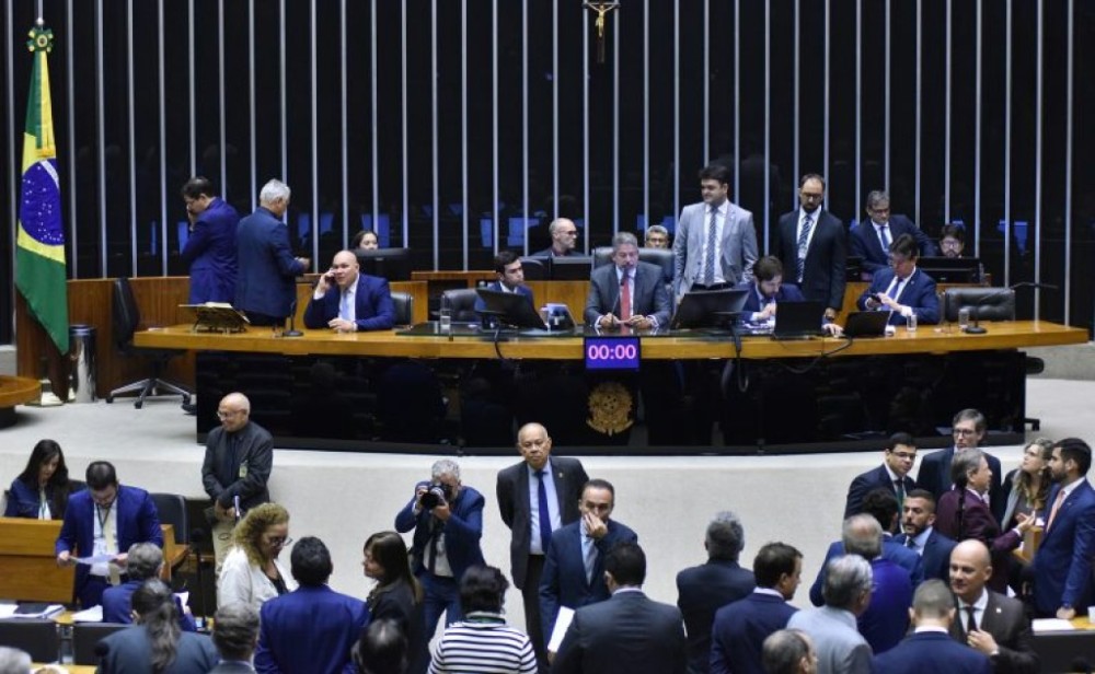Câmara aprova uso até o fim do ano de recursos da Saúde antes destinados ao combate à Covid