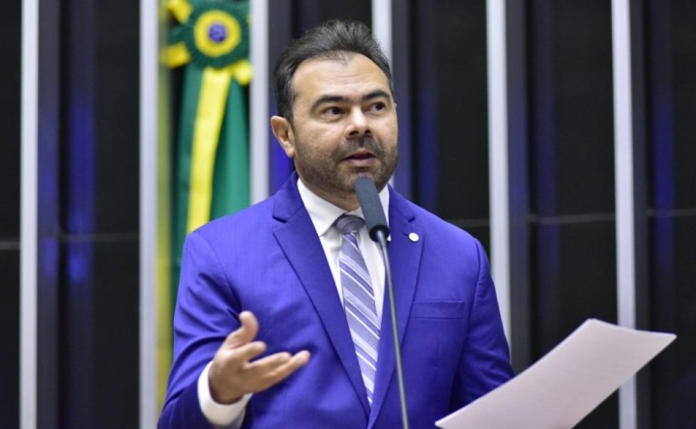 Proposta busca facilitar aperfeiçoamento de profissionais do magistério público