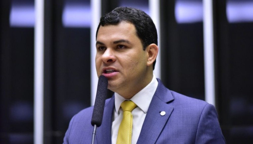 Projeto institui campanha de prevenção de crimes contra crianças e adolescentes cometidos com uso de IA