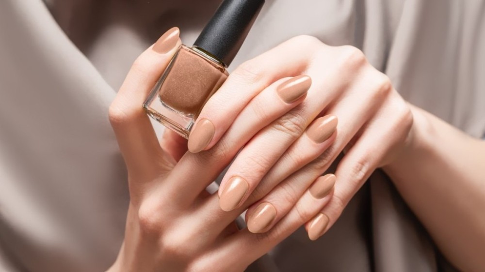 O que são as 'unhas de garota rica'? Entenda a tendência e saiba como fazer