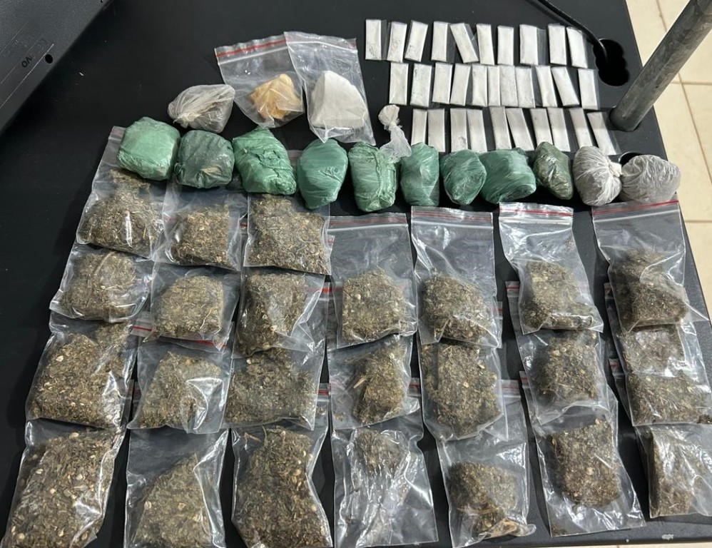 Polícia Civil desarticula ponto de venda de entorpecentes e prende traficante com 76 porções de drogas