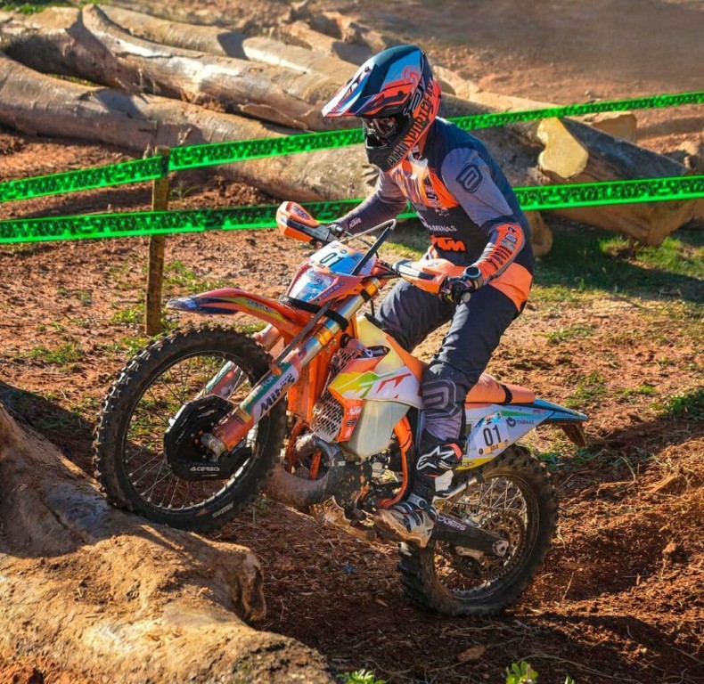 Sinop reúne mais de 100 pilotos em campeonato de enduro de motocross neste sábado e domingo