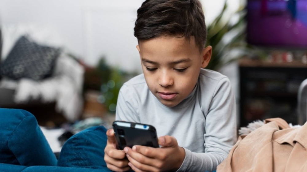 YouTube e TikTok podem causar problemas cognitivos e sociais