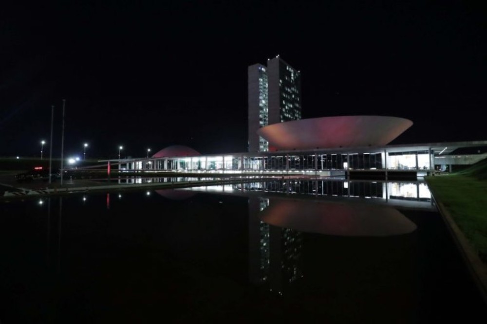 Congresso recebe projeção especial durante concerto musical pelos 200 anos do Senado