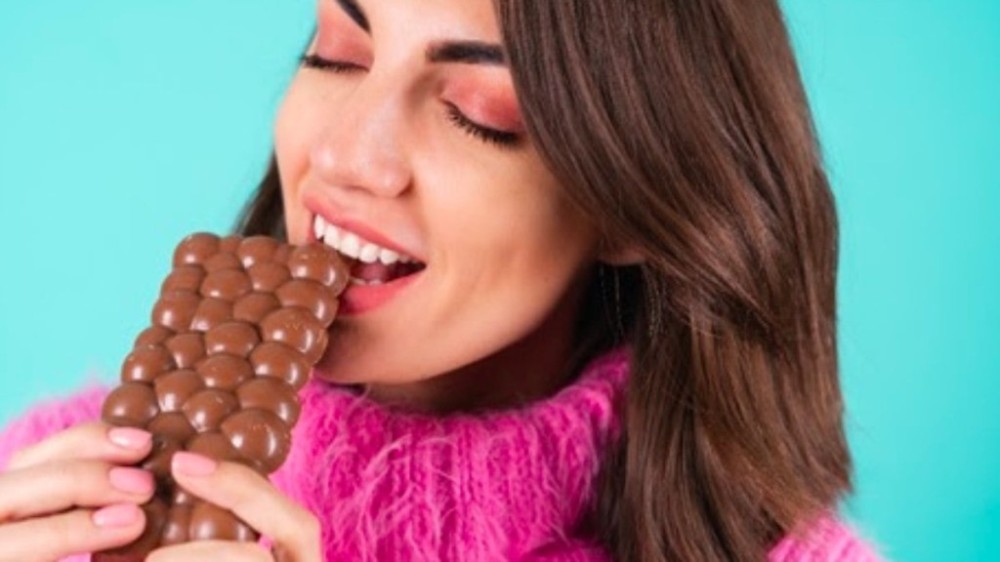 Páscoa: Saiba como comer chocolate e não prejudicar a pele