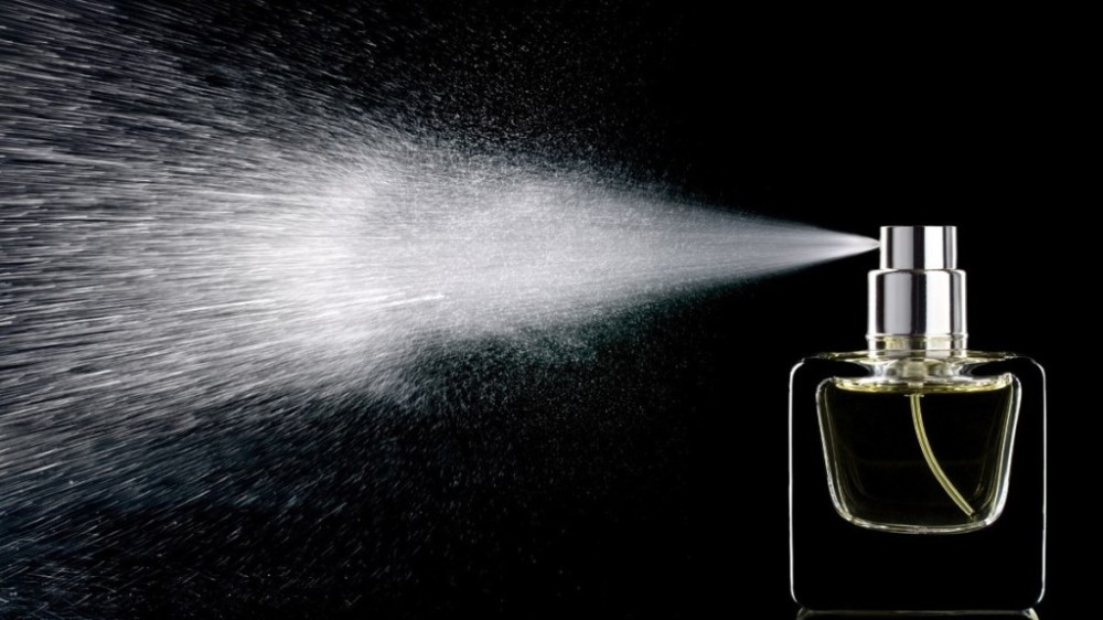 Pode passar body splash e perfume na região íntima?