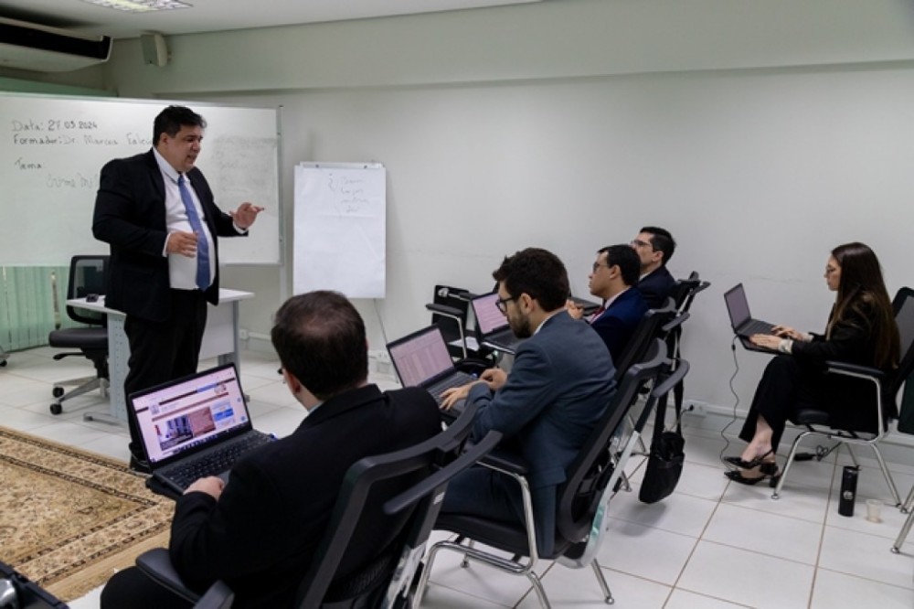 Novos juízes debatem sobre Código Penal Militar em curso de formação