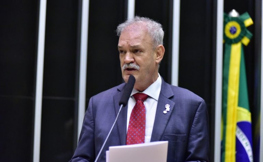 Projeto pune com mais rigor cônjuge que transmitir conscientemente doença incurável a parceiro