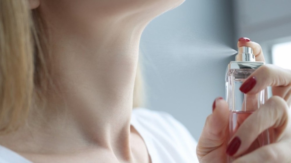 Body splash pode ser usado igual perfume? Descubra qual a forma certa de usar